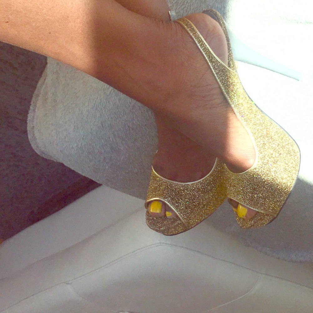 ✨GLITORAI GOLD OPEN TOE CELIA CITY GAL SHOE✨ - Picture 4 of 4